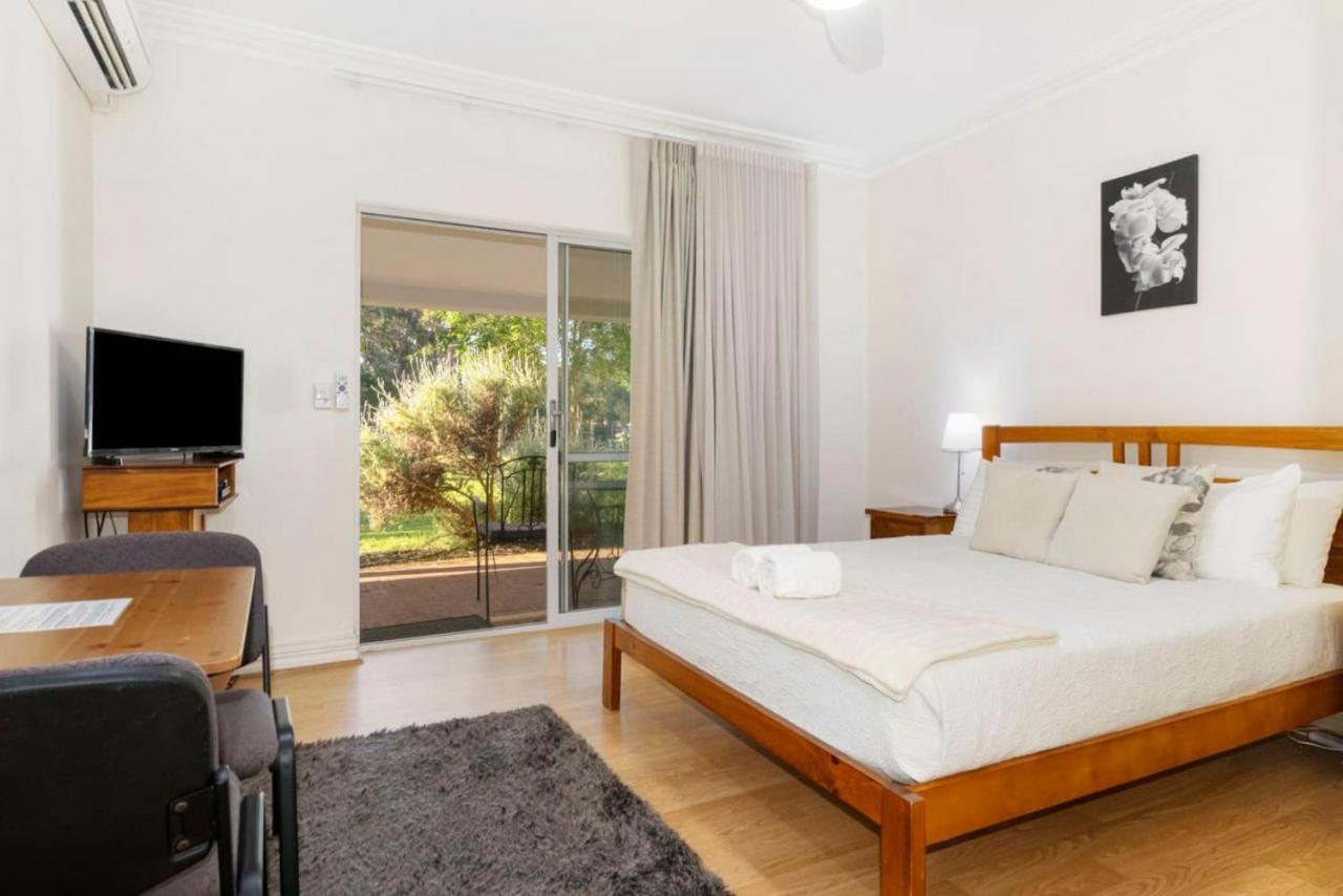 Inn The Tuarts Guest Lodge Wonnerup Экстерьер фото